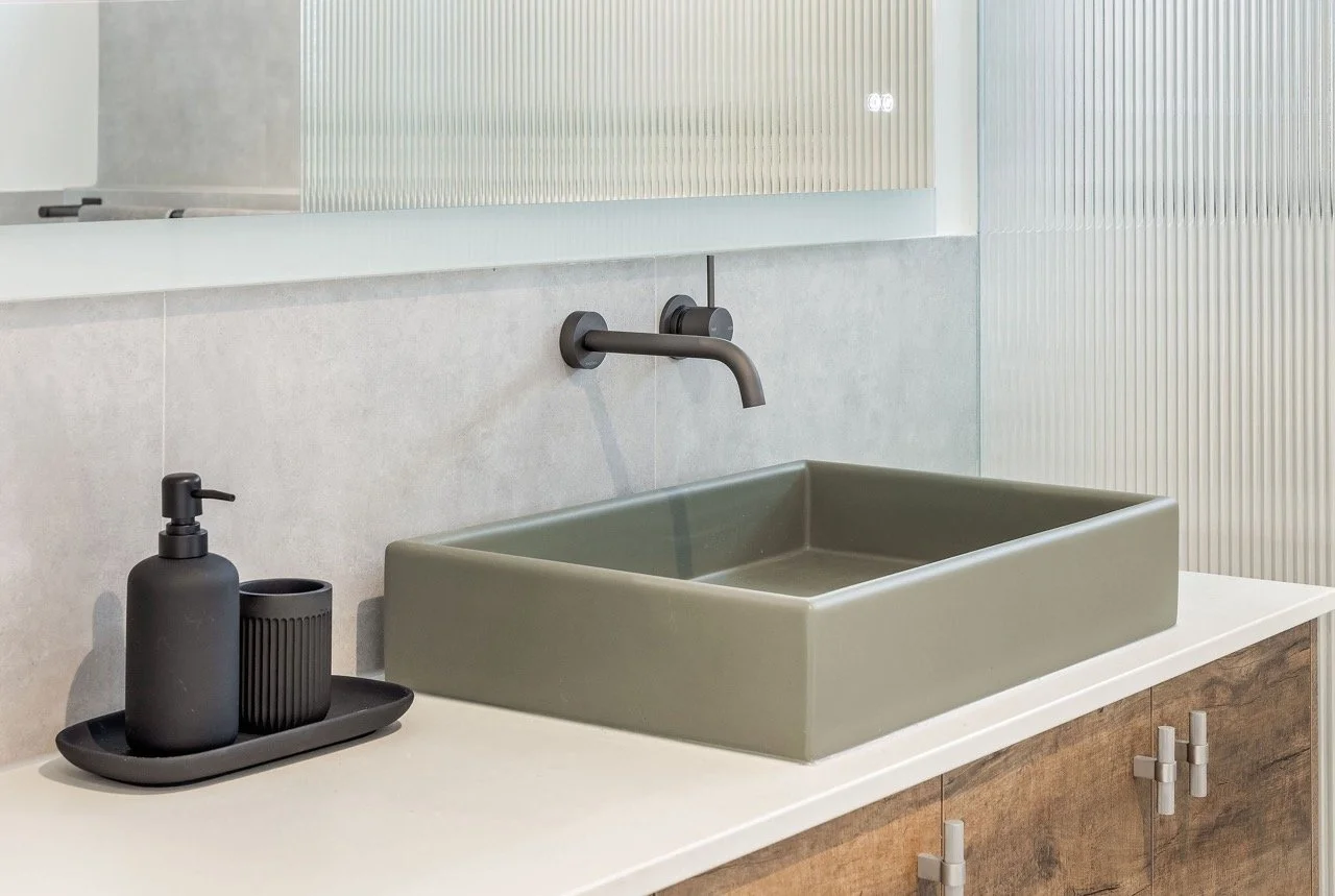 CRC_Bussell8087_Bath1-2 Large.jpeg