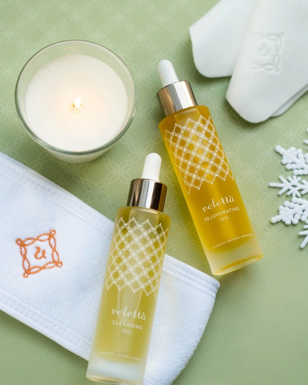 Just a handful of the gorgeous Christmas content we had rolling out for our clients this year 🎄🙏 

🌟 Velett&agrave; Christmas Gift Bundle - Shot by Gabby 
🌟 Milford Shopping Centre festive outfit graphics - Curated by Courtney 
🌟 The Confectioni