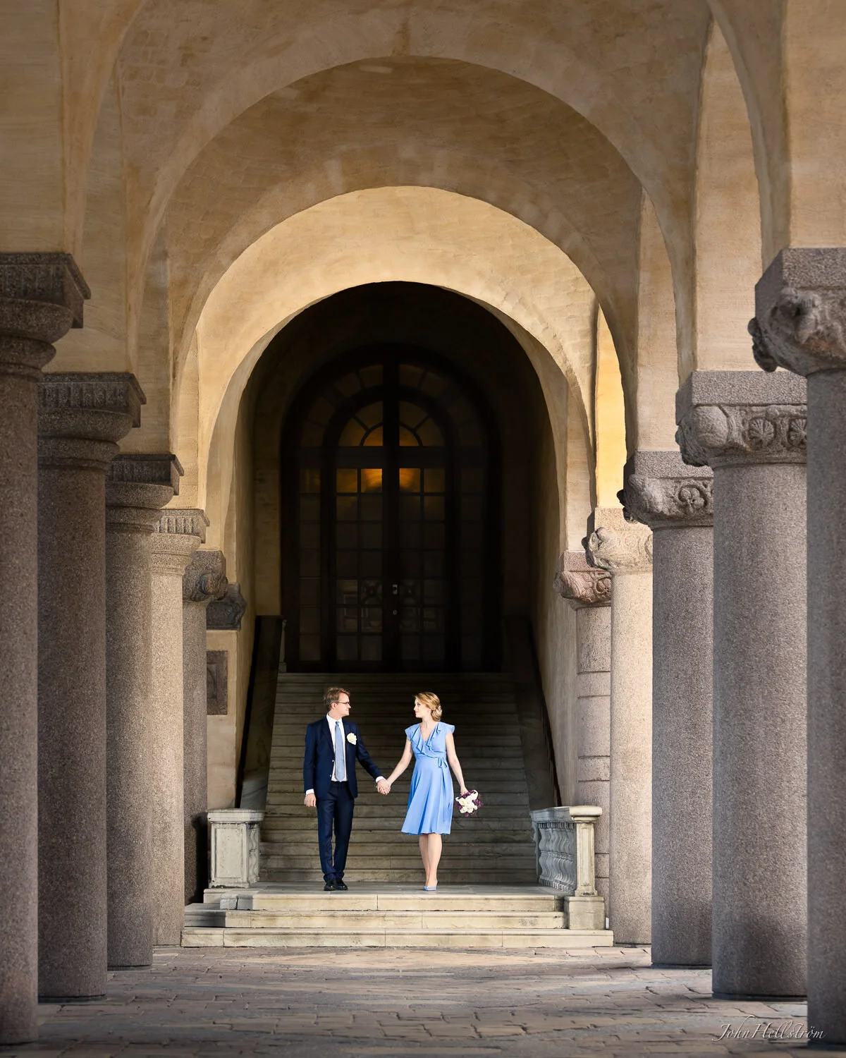 walking-in-sweden-stockholm-city-hall-nobel-wedding-hellstrom