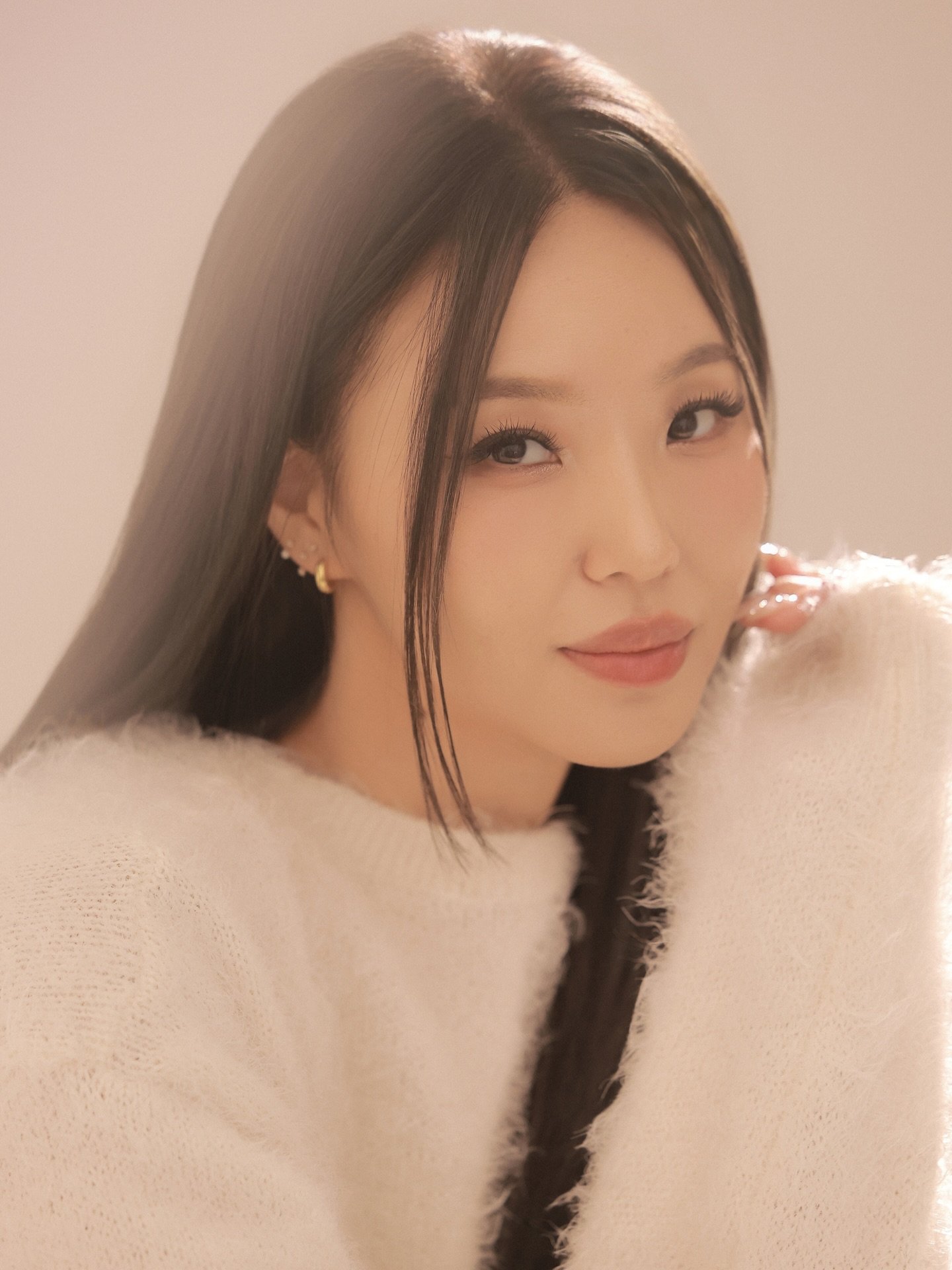 Hii&mdash; it&rsquo;s me 👋🏻 
Susan, reintroducing myself as the owner &amp; artist behind Saint Artistry 💖
Coming up on 3 years since I opened my own beauty studio, I thought I should do a fun photoshoot to celebrate 📸
Celebrating growth, risks, 