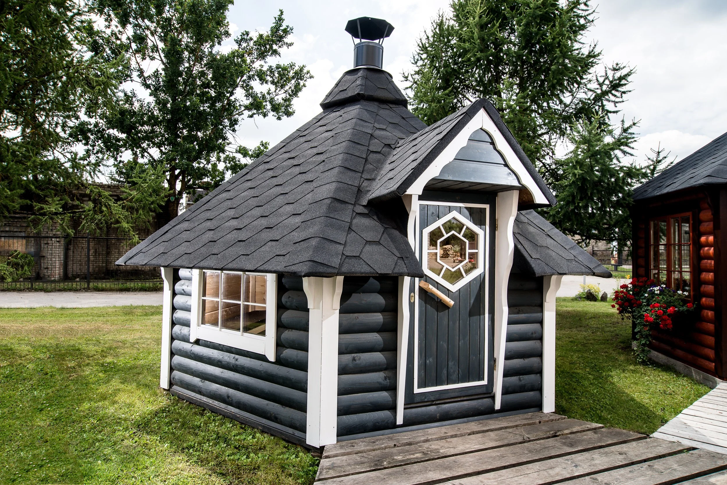 Grill cabin 9.2  1 Viking.jpg