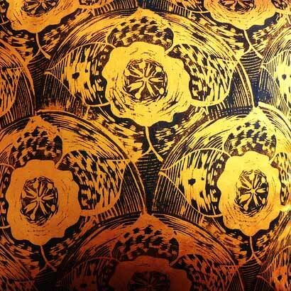Have you ever wanted to try designing and printing your own wallpaper and fabric? Now is the perfect time  to learn! 
Join Rhonda Ellem in a 2-day workshop for an introduction to the fish-scale block, a shape which has been used as a tile and weaving
