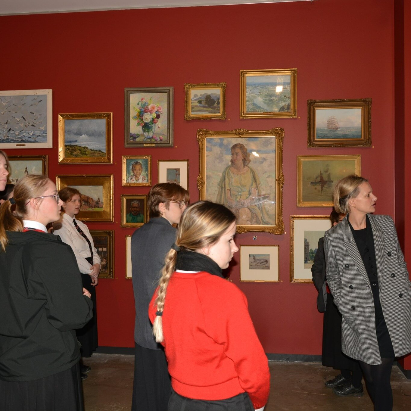 Carinya Christian School from Tamworth spent a busy few hours exploring the wonderful exhibitions at NERAM this week. The students had an engaging and inspiring  tour with our amazing education officer Alexis Rickards. They also enjoyed their lunch a