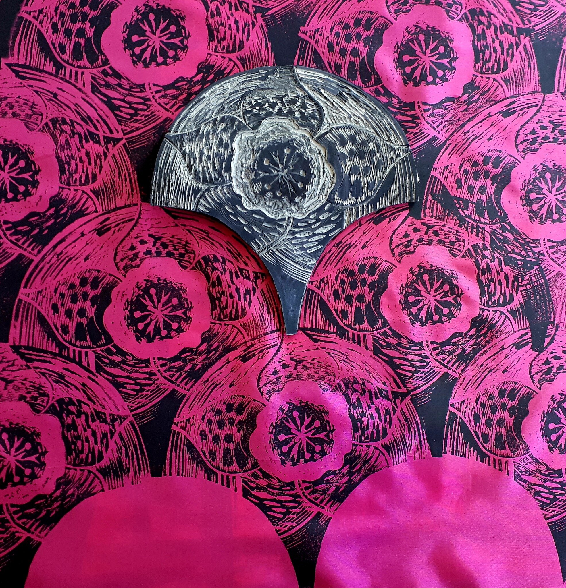 LINO PRINTING WORKSHOP | Wallpaper &amp; Fabric
There are a couple of places left in this fabulous workshop next weekend. Haven't tried Lino Printing before? No problem, this workshop is suited for beginners &amp; all levels of experience.

In this w
