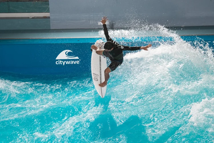 Oana Surf Gutscheine - das Tor zu einem unvergesslichen Surf-Erlebnis. GESCHENKIDEEN FÜR SURF-BEGEISTERTE: TOP 5 PRODUKTE