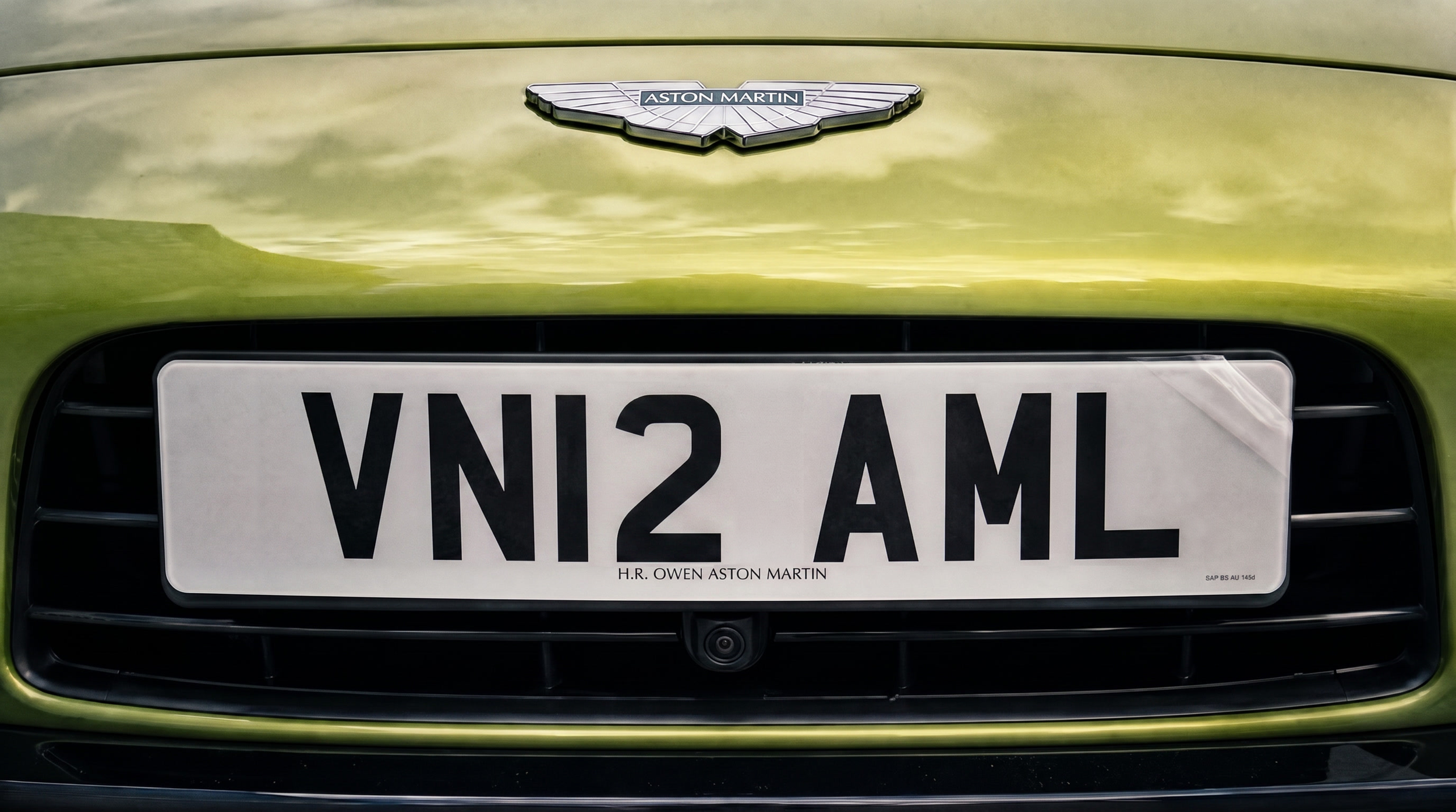 extreme_close_up_aston.png