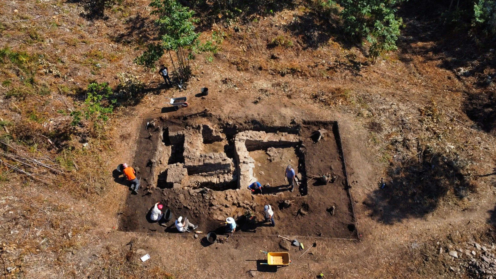 Esmelle: abierto por excavación