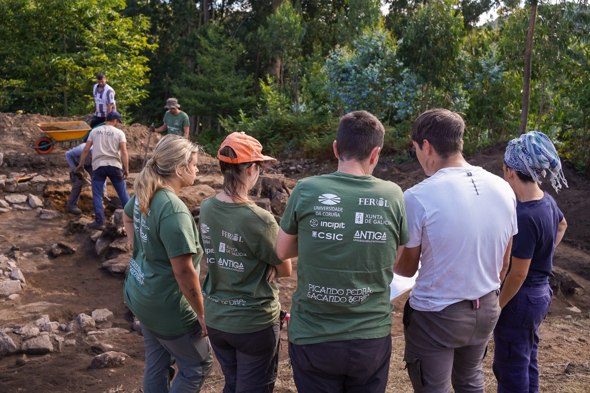 ¡Ven a vernos a Tralocastro! Estamos abiertos por excavación