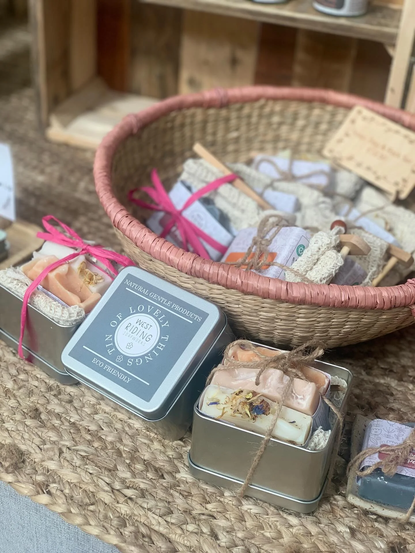 Our gift sets start at &pound;9 message me for more information or go to our website (link in bio) 

#giftsetsuk #naturalbeautyuk #skincareuk #handmadeuk #handmadeinyorkshire #madeinyorkshire #yorkshirebusiness #mirfield