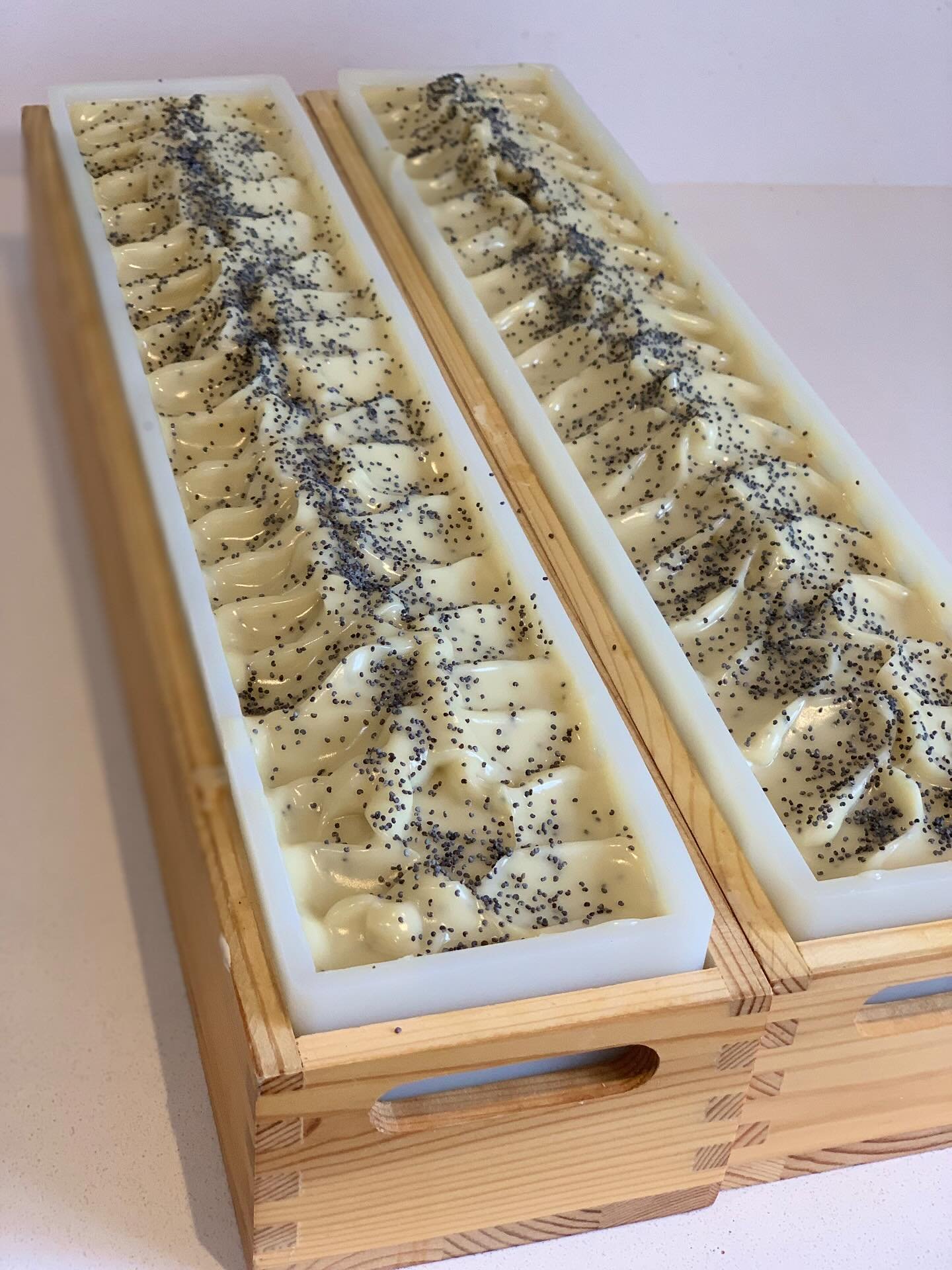 I do love a fresh batch of Peppermint, Spearmint and lemongrass with poppy seeds. 

Leaves you feeling fresh and gently exfoliated. Packed with our gorgeous mix of natural oils and butters to keep your skin in tip top condition. 

#yorkshire #hudders