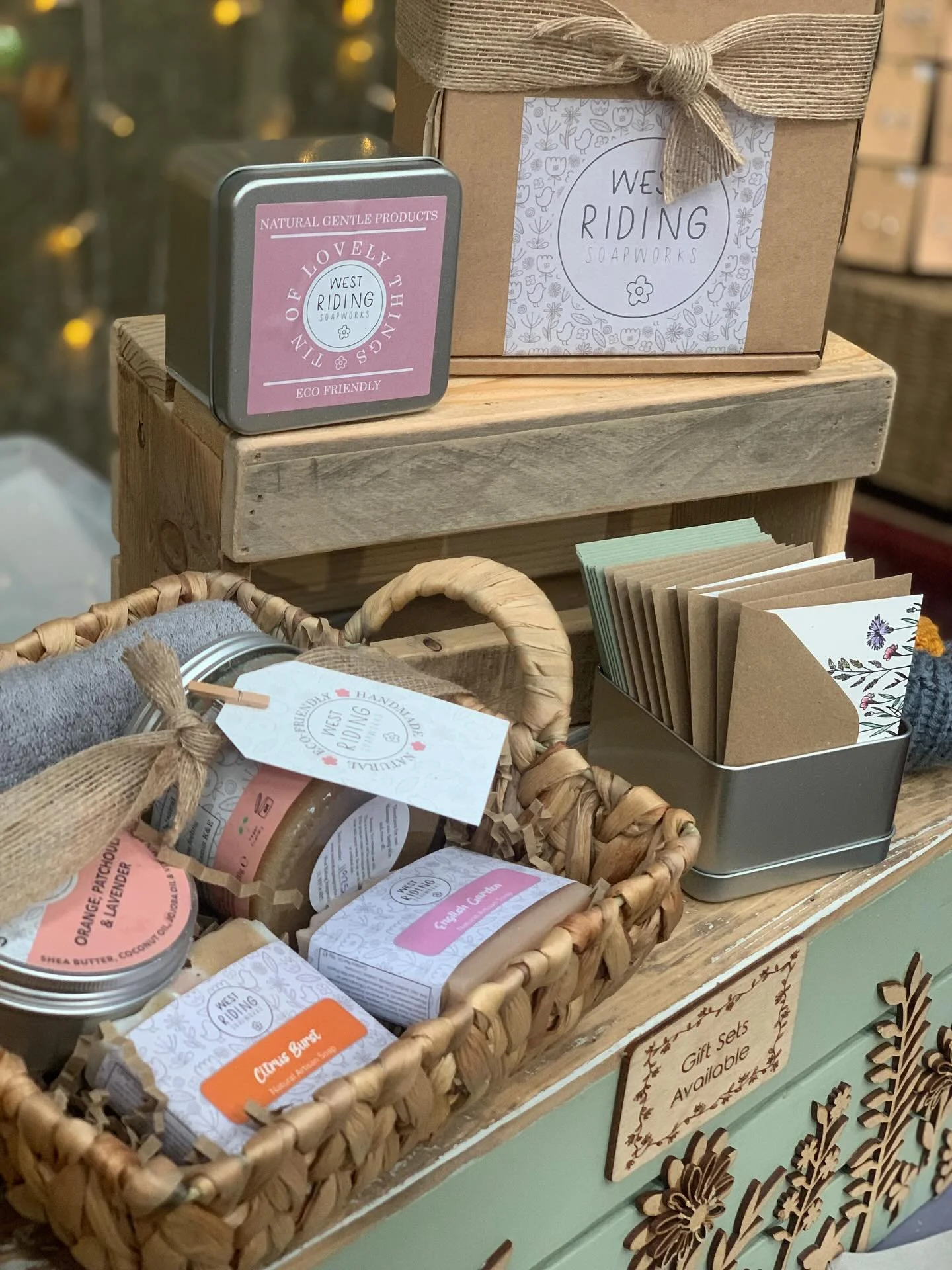 The gift sets are set up, come and see @yummyyorkshire 

#yorkshire #penistone #mirfield #yorkshiremaker #madeinyorkshire #soapmakeruk #yorkshiresoapmaker #naturalbeautyuk #artisanuk