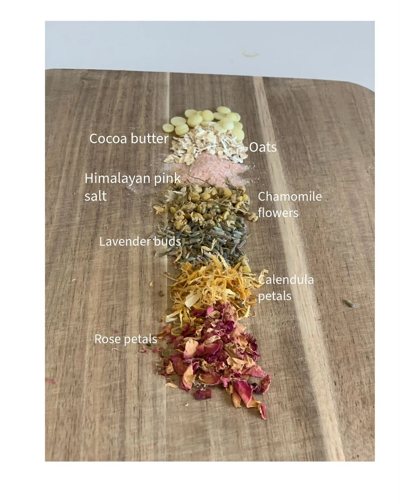 Our beautiful bath teas are filled to the brim with 100% natural ingredients. 

They are the perfect way to relax after a busy day. They make the best stocking fillers and st just &pound;3 they don&rsquo;t break the bank. 

#naturaluk #naturalskincar