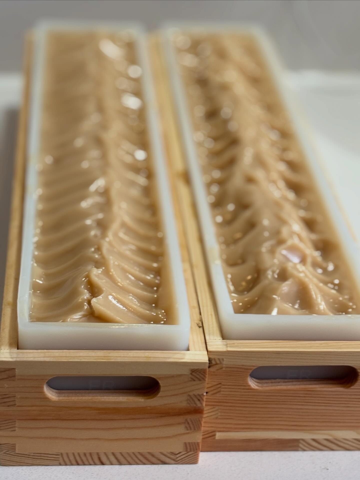 While I&rsquo;m out of sorts and not able to work MR WRS did a thing (under guidance). 

He&rsquo;s a keeper 💕

English Garden soap made to perfection, I&rsquo;ll post the cut tomorrow and then it&rsquo;s onto the curing rack for 4 weeks. 

#soapmak