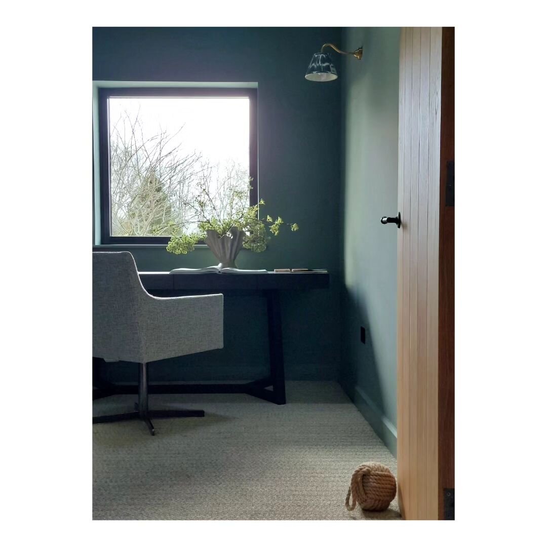 The home office at one of our Finchingfield developments. 

We wanted to bring the outside in, but also to create the feeling of being cocooned, with nature providing a constantly changing work of art every day as the seasons change. 
.
.
.
#homeoffi