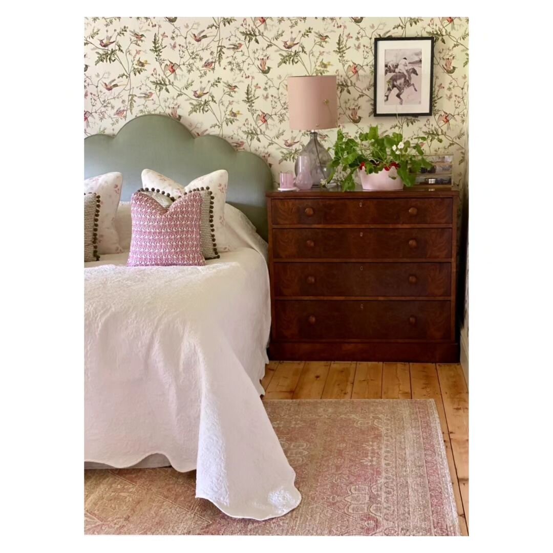 Three years on and this room is still loved by our young client, now nearly 14 years old. 
.
.
.
#girlsbedroom #traditional #periodhome #teenagebedroom #listed #farmhouse #bedroom #floral #wallpaper #greens #pinks #scalloped #headboard #bespoke #anti