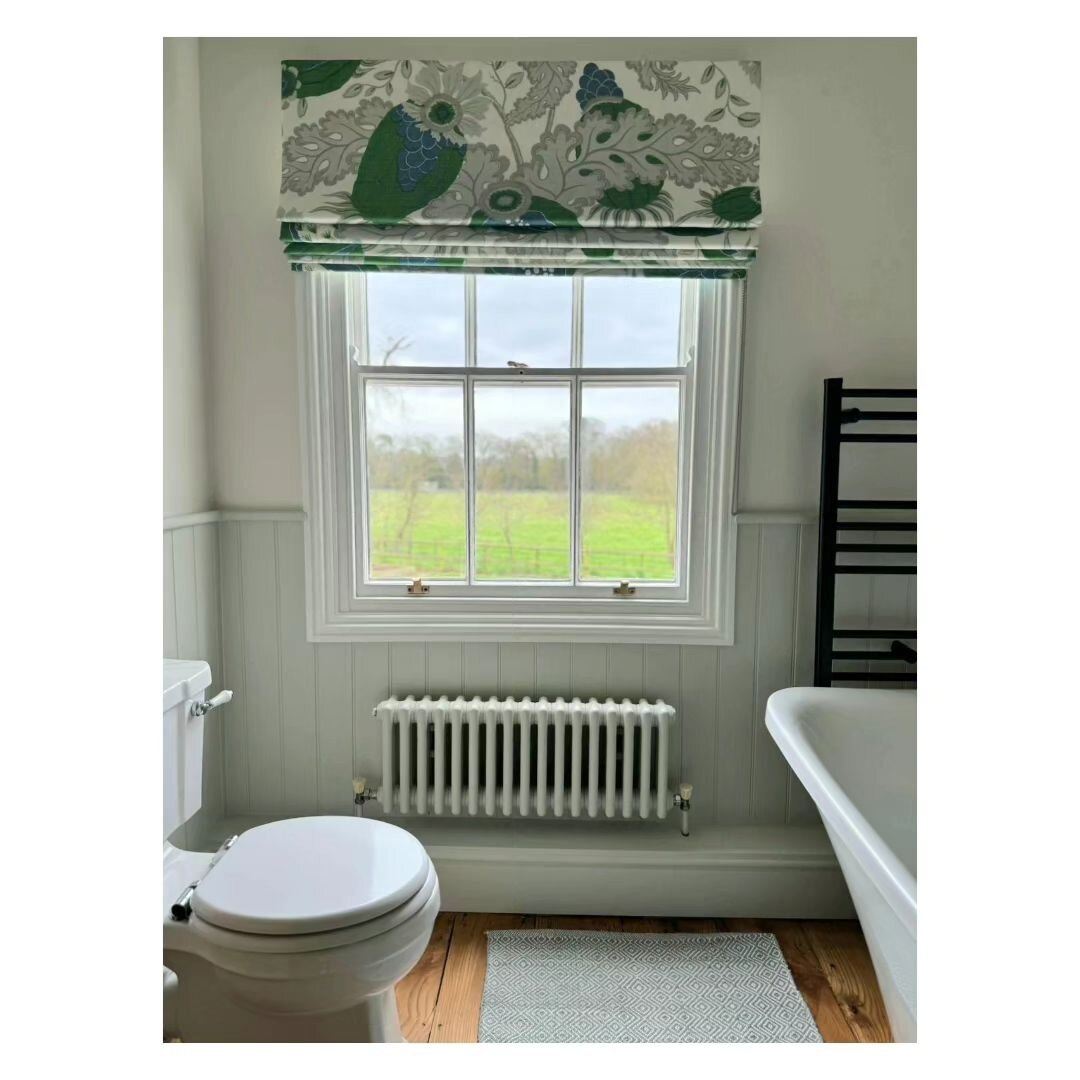 A favourite print of ours for this fresh family bathroom. 
.
.
.
#greens #boldprint #fresh #bathroominspo #spring #familybathroom #paneling #traditional #periodhome #Essex #essexhomes #essexproperty&nbsp; #bakerandhurstinteriordesign