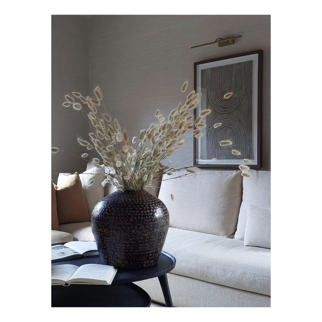 More beautiful light flooding into this sitting room at Great Wincey Farm. 

Despite the main area being open plan, there are still plenty of places to escape the family chaos, and this room is so cosy, calm and tactile. 
.
.
.
#newhome #barnconversi