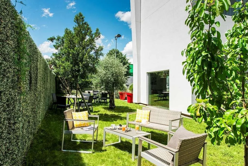 kyriad-hotel-stadium (1).jpg