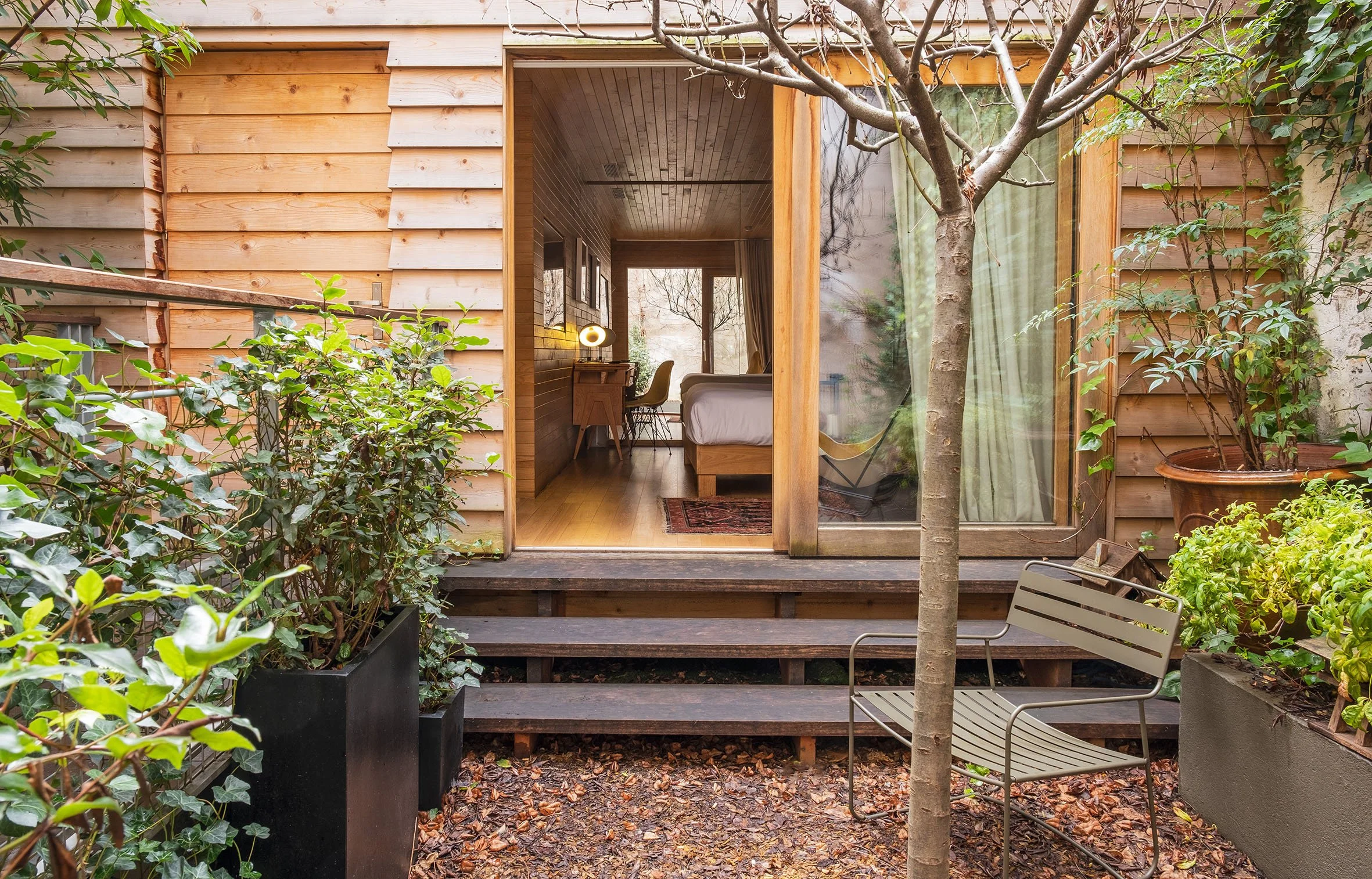 hotel_cabane_paris_ideat_inside_wood.jpg