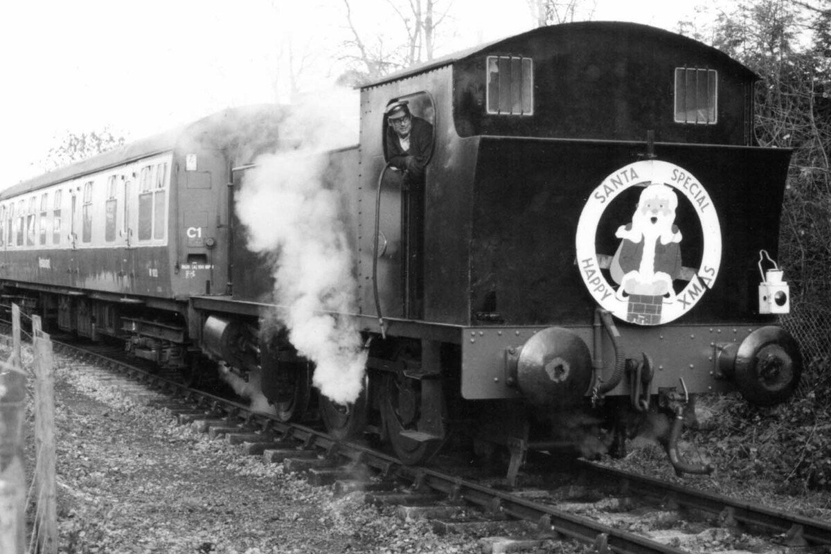 7151 hauling a Santa Special back to Bitton Station in December 1990 © Dave Barton