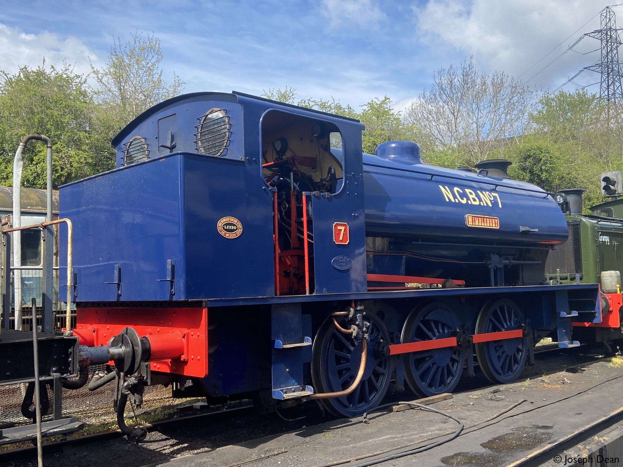 INTRODUCING WIMBLEBURY... 🚂

This Austerity 0-6-0ST is due to spend the 2023 season with us, joining our other locomotives hauling trains along the Avon Valley. In a stunning NCB blue and red livery, she is truly one not to be missed!
 
The best par