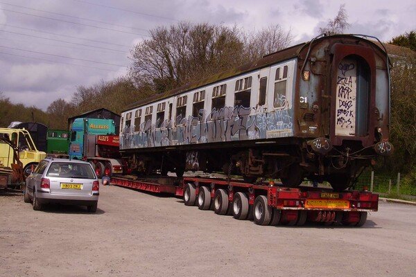  4058 arrives at Bitton in April 2006. © G Clark 