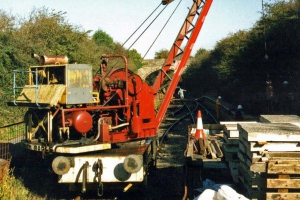 23724 in action at Oldland Common in 1999 lifting edge slabs onto the new platform.