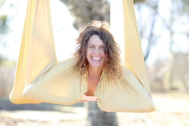 FLY YOGA CONTIS FAM