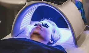 Client receiving LED light therapy