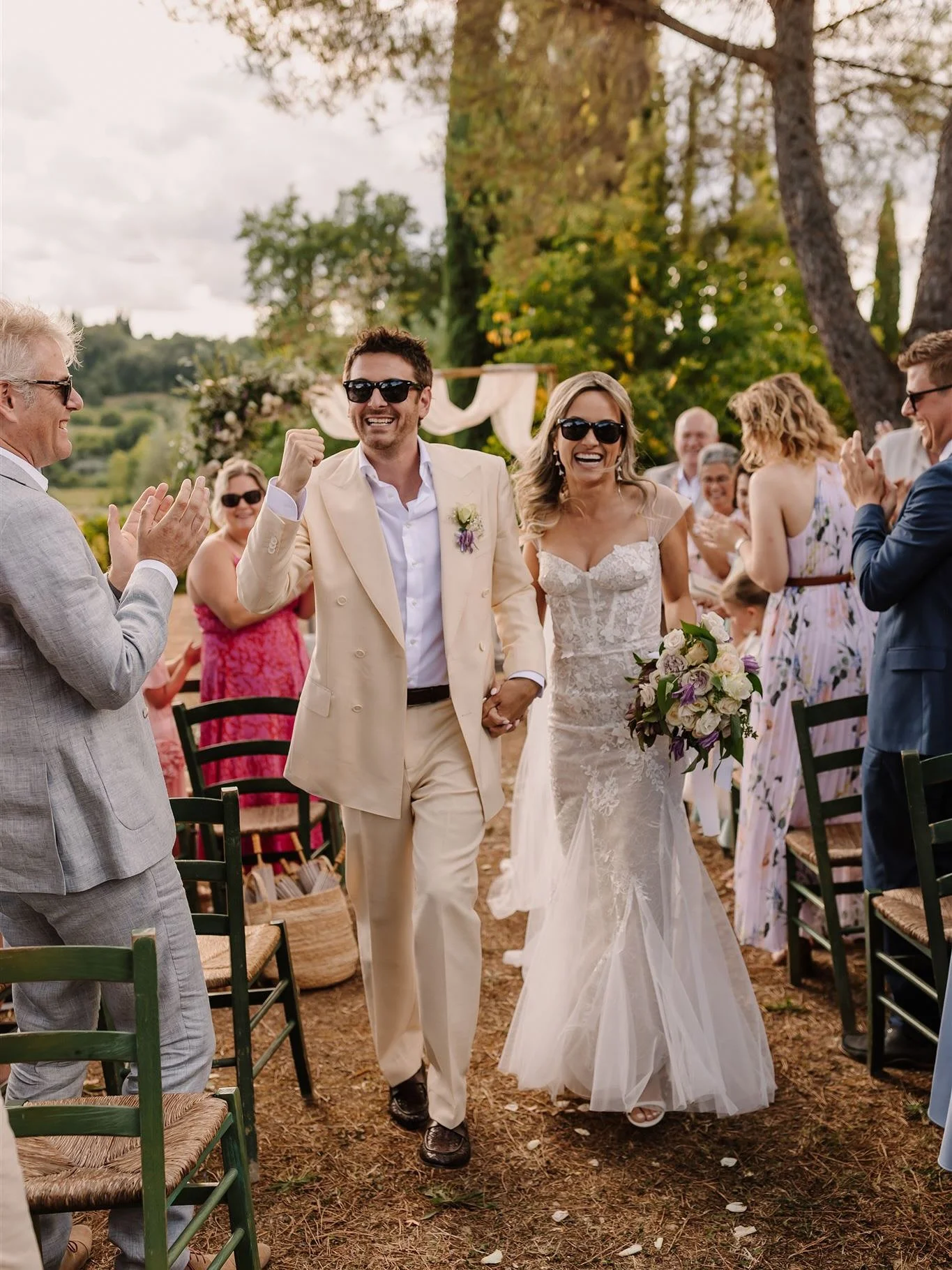 ☀️ Vakantie voorbij, terug van weggeweest! Tijd voor een dosis throwbacks. Van liefde en jubileums tot een h&eacute;&eacute;l bijzonder nieuwtje (swipe, swipe!).

1. James en Eva just married! Heerlijke dagen met jullie.
2. Er komt een mini-versie aa