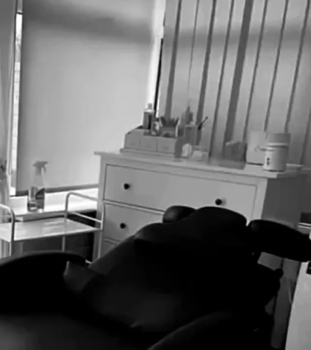 I started Laurella in 2017 with a pop-up couch, a HD Brows kit, and a slight obsession with eyebrow perfection.

I was working part-time in a salon, raising my two year old daughter, and working evenings and weekends to make it happen. 

I felt guilt