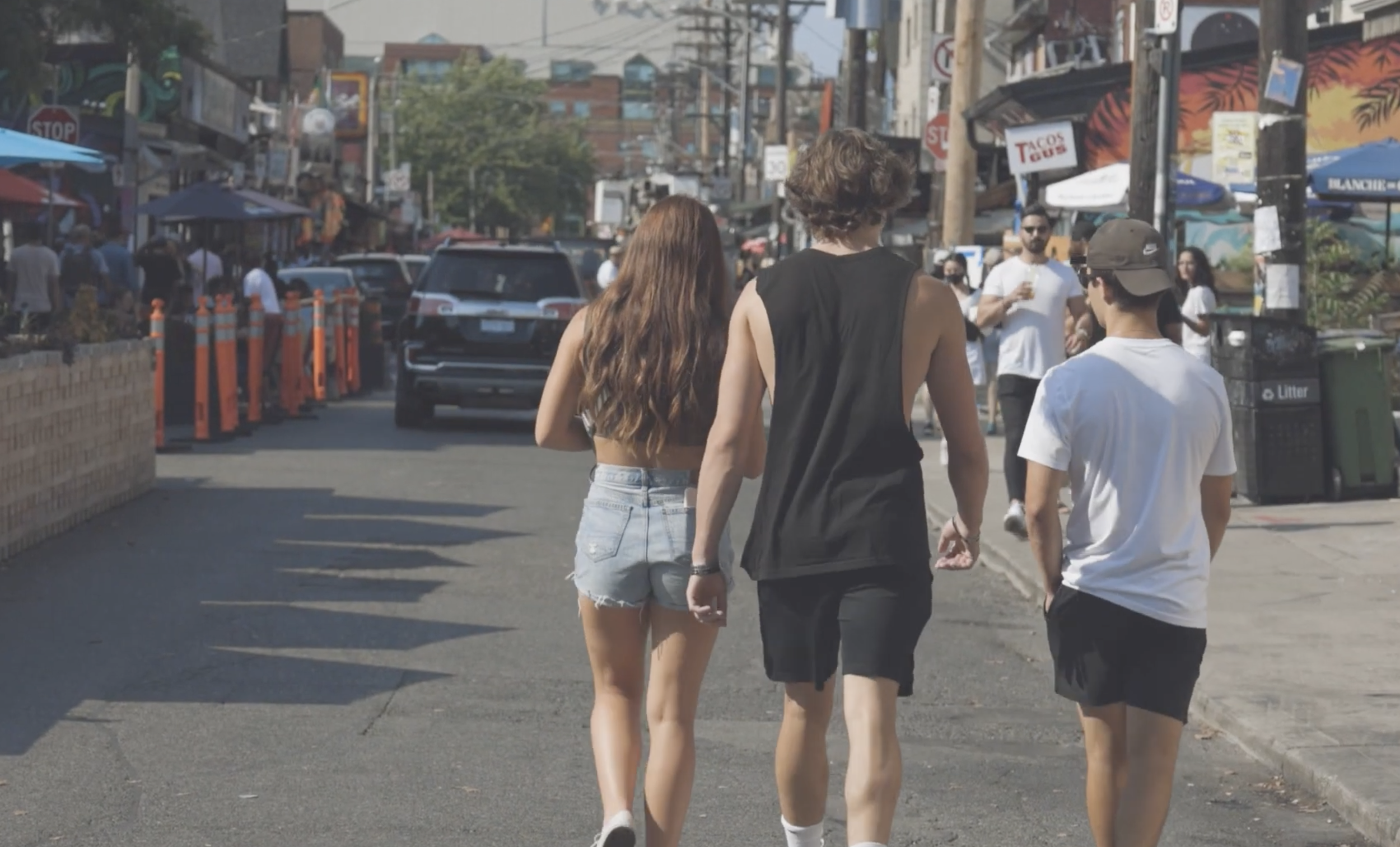 In the summertime, the streets are converted into pedestrian areas, which allow those on foot to make the most of the laid-back neighborhood.