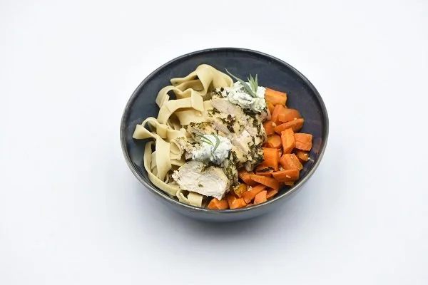 857_poulet_estragon_tagliatelle_carottes_01.jpg