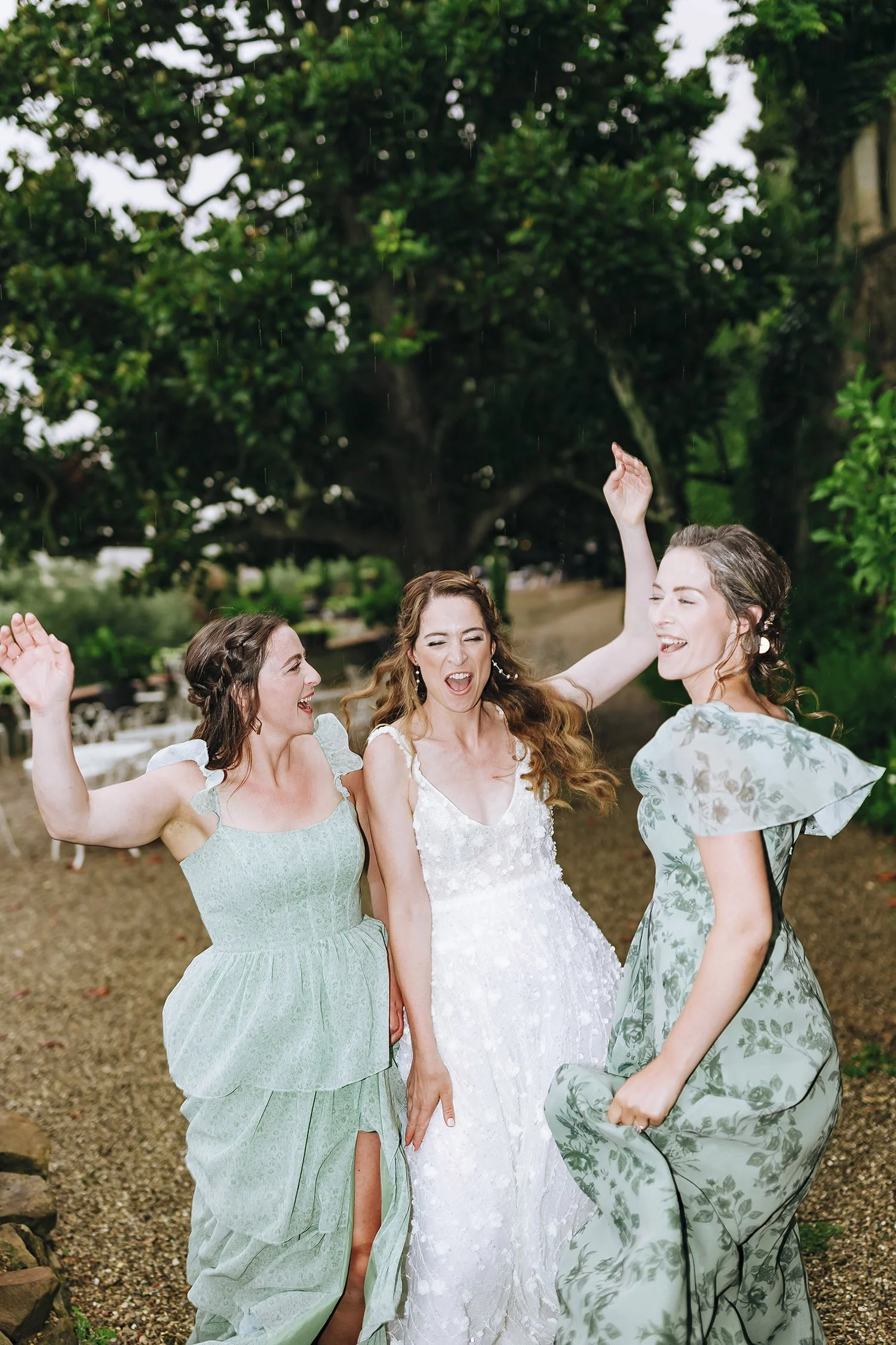 The bride dancing with her bridesmaids at Villa le Fontanelle in Florence