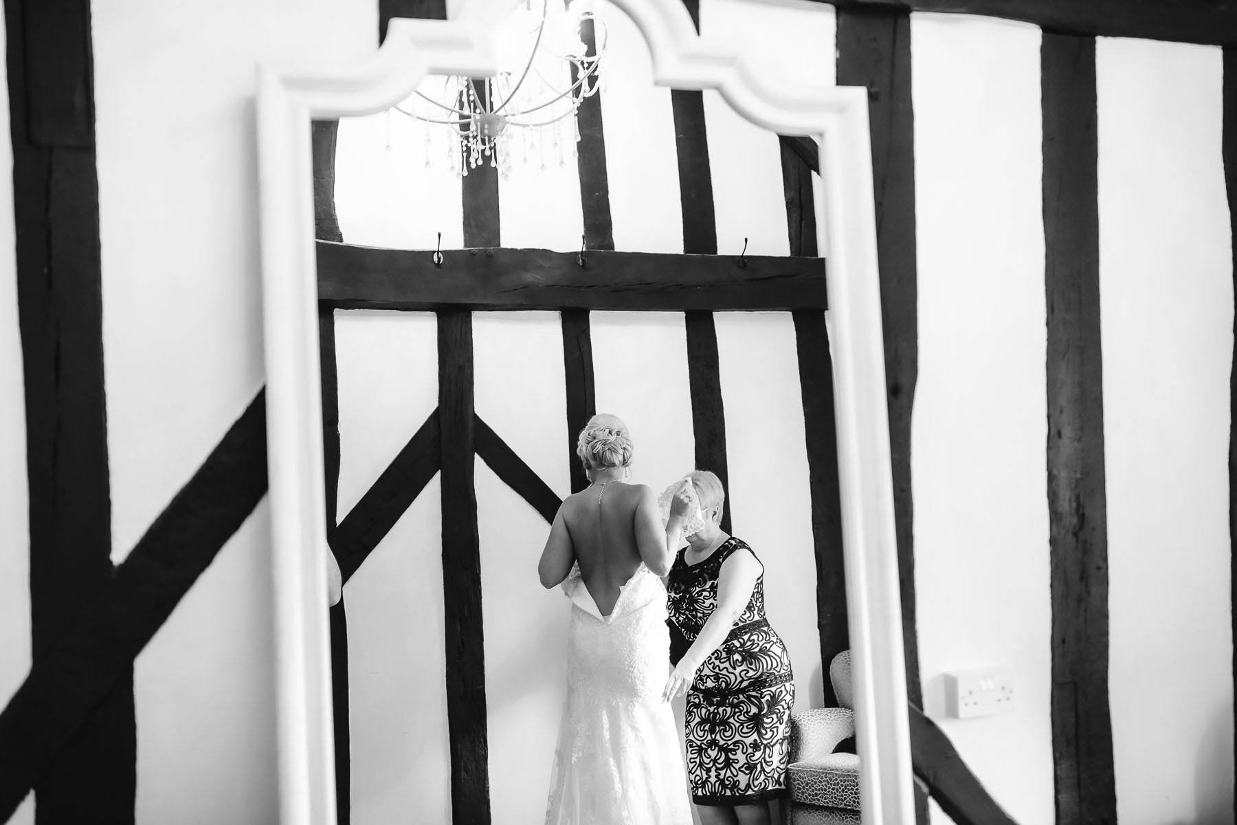 wedding photographer Leez Priory essex 023.jpg