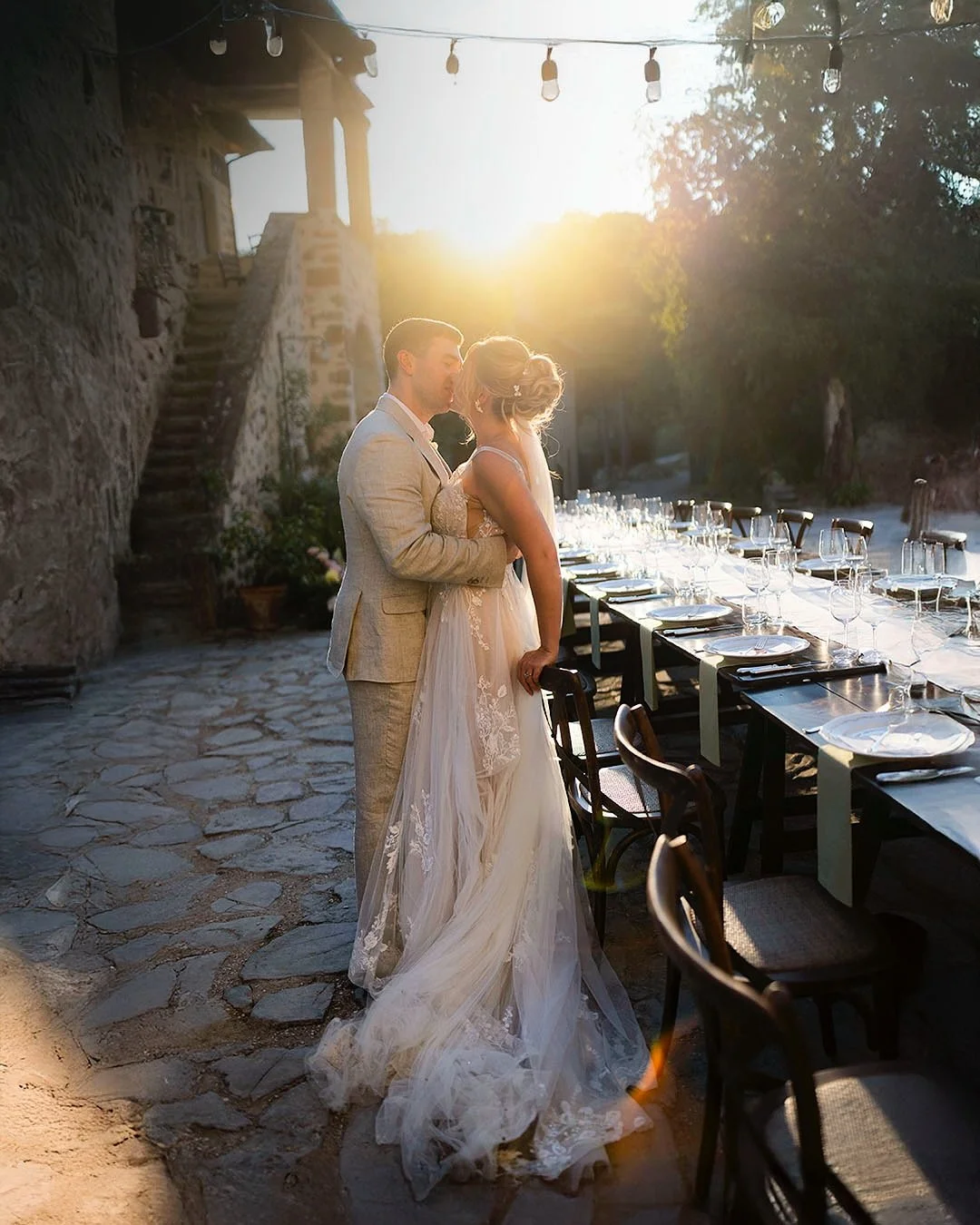 Andrew &amp; Emma
wedding at #borgocolognola 
Andrew and Emma brought their hearts all the way to Umbria, and this countryside gem welcomed them like family.
Summer light, incredible food, and the kind of authentic bonds you can feel just by standing