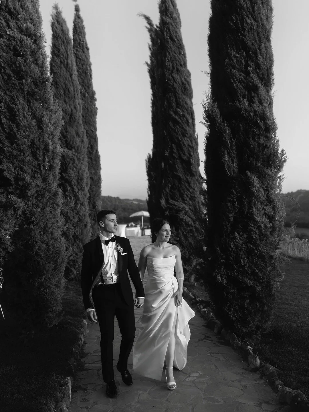 The grammar of a tuscan wedding
Throwback to Alan &amp; Megan&rsquo;s intimate Tuscan wedding suspended in time. Endless skies painted in gold, cypresses dancing in the warm breeze, a borgo perched on top of a hill, and dinner al fresco under the fad