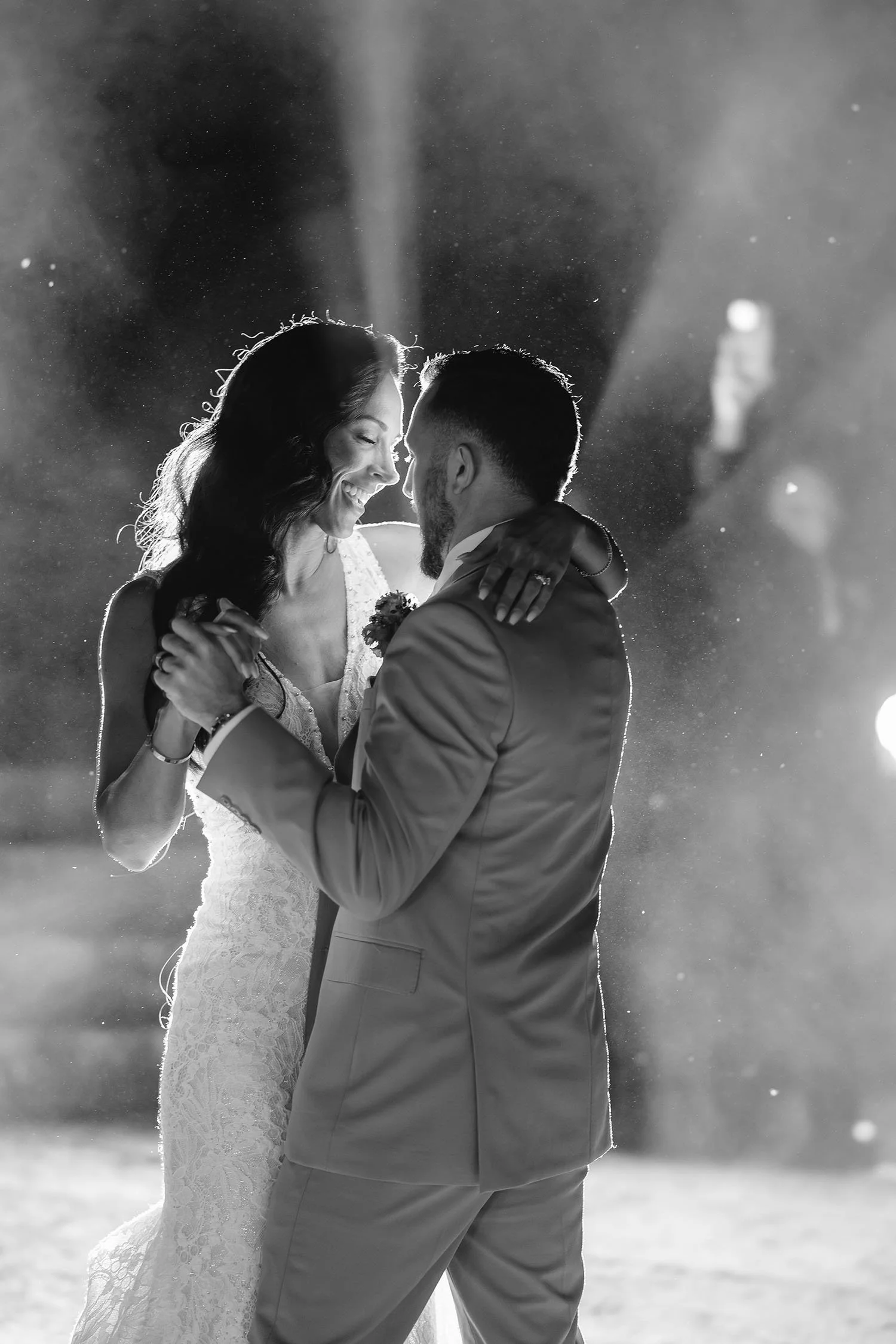 first dance of the bride and groom at Borgo Stomennano