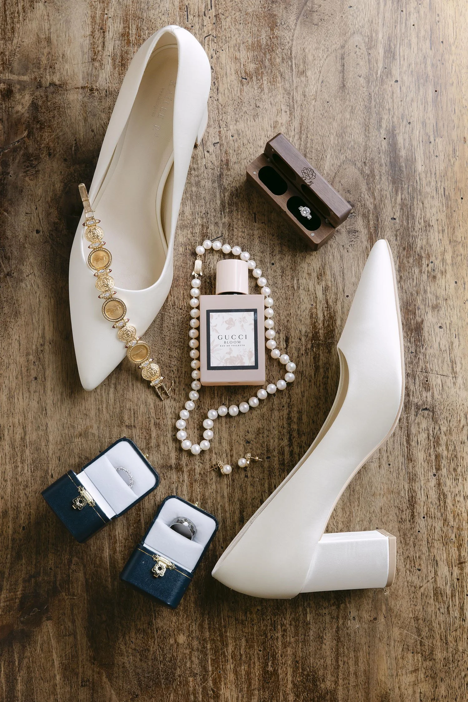 Details of the accessories of the bride with shoes, perfume and jewerly