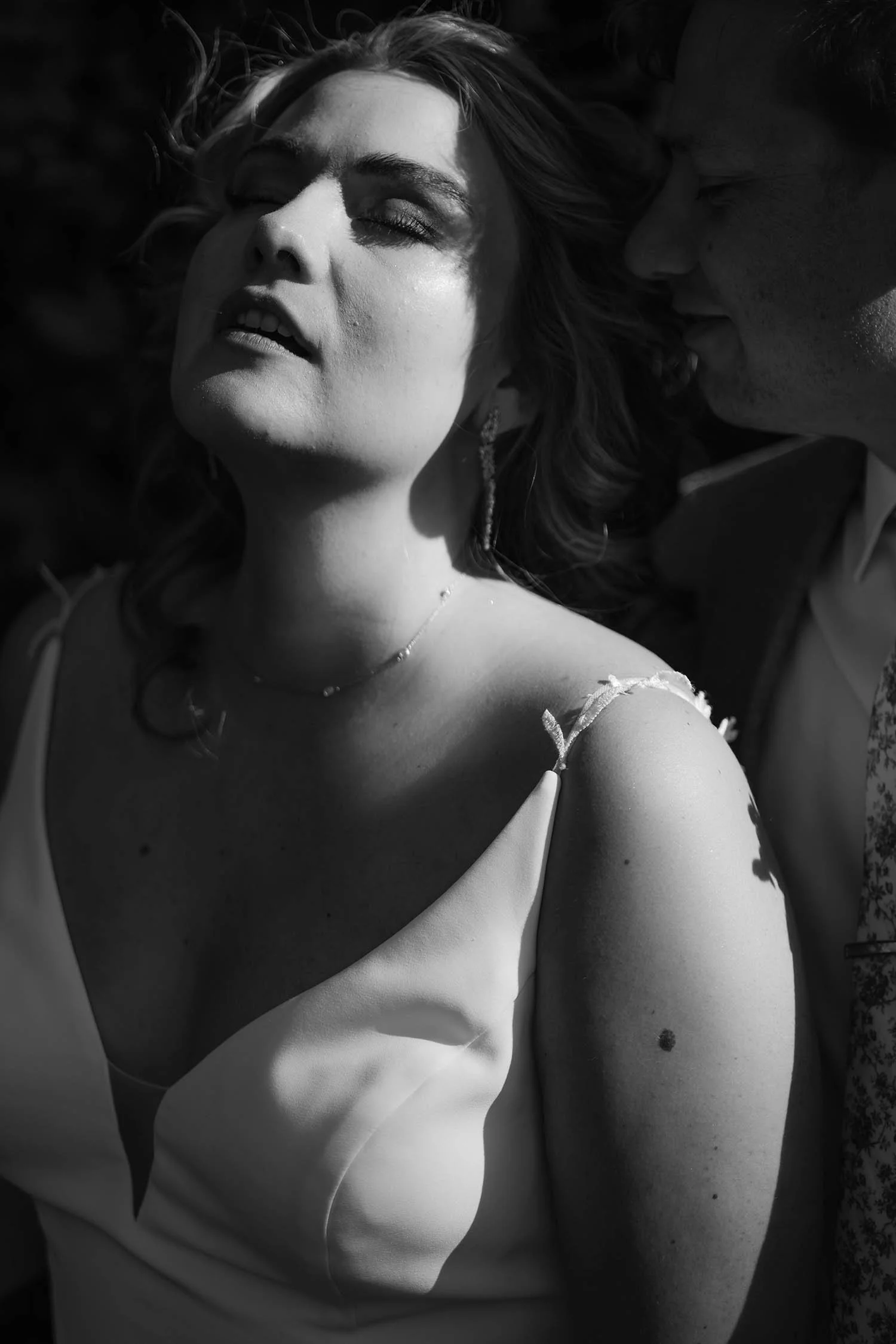 Romantic portrait of the bride and groom looking intimate at their destination wedding in Tuscany, photo by Rellini art studio best wedding photographer in Tuscany