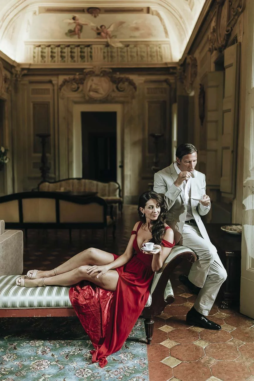 Destination wedding at Castello di Montegufoni in Florence, photo by Rellini art studio documentary wedding photographers in Tuscany. Bride and groom drinking a coffee together