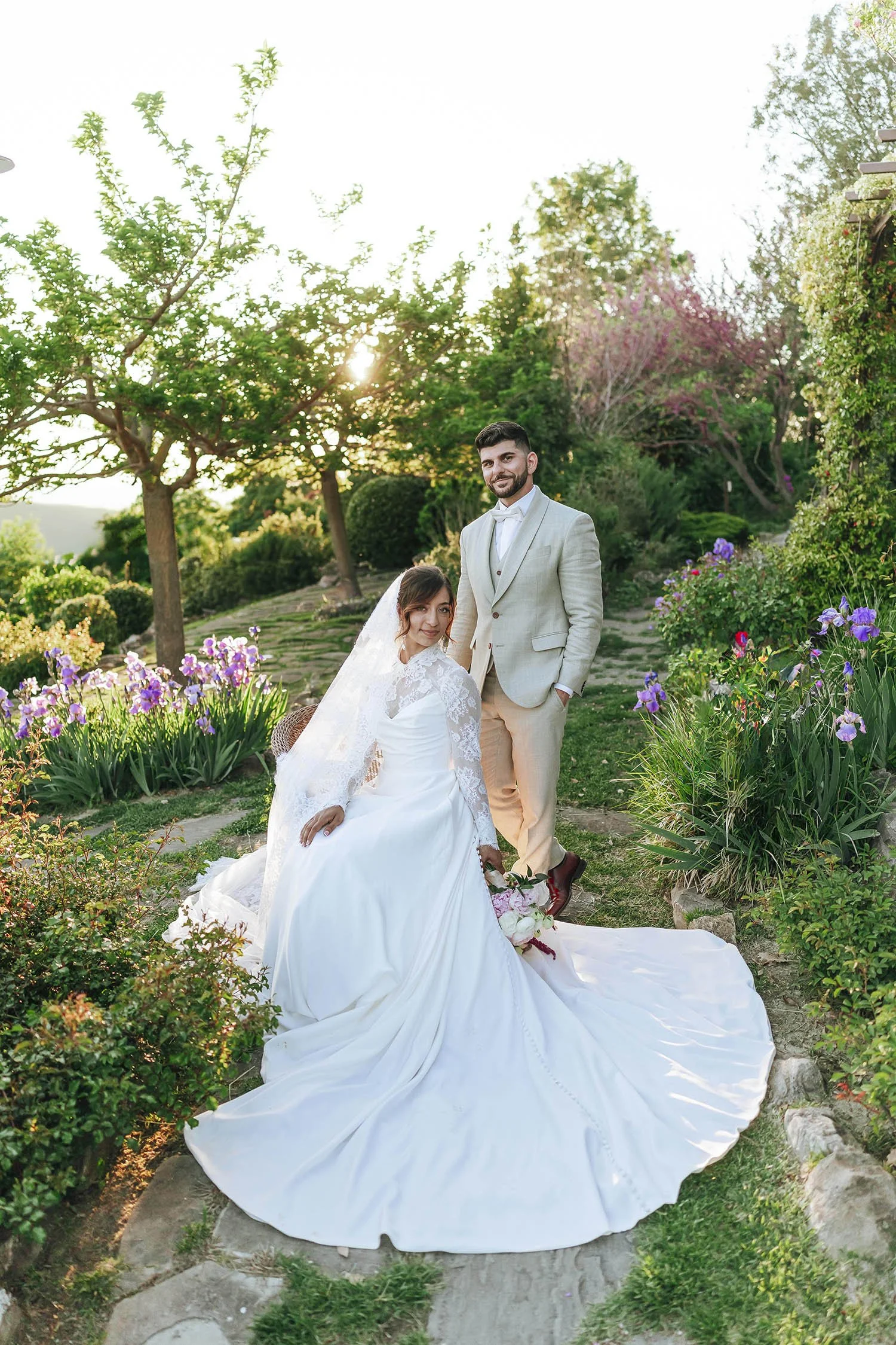 Elegant pose of the bride and groom in the beautiful gardens of Castello di Petrata, photo by best wedding photographer in Umbria Rellini Art Studio