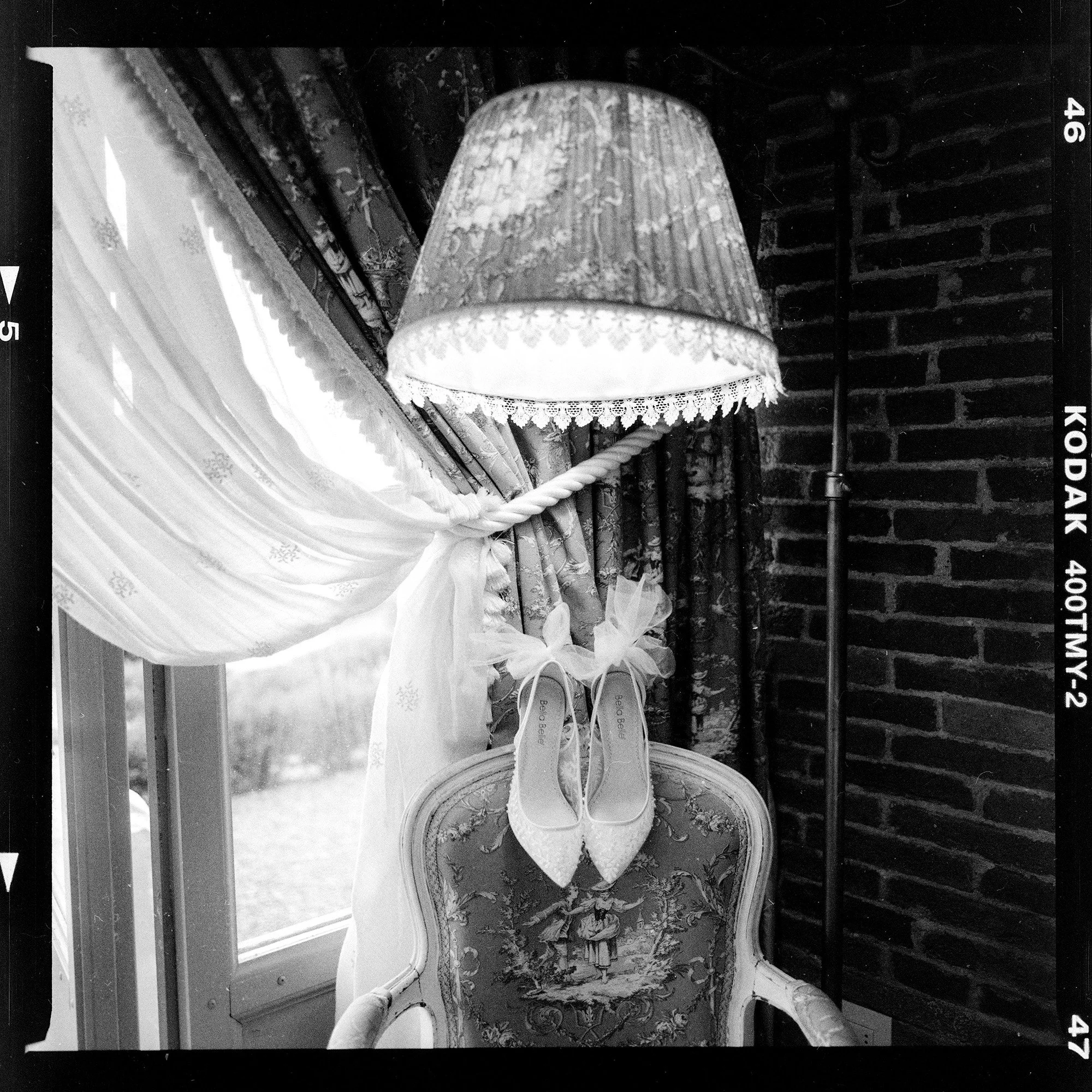 Analogue film wedding photographers in Italy. Photo by Rellini art studio wedding photographers in Italy