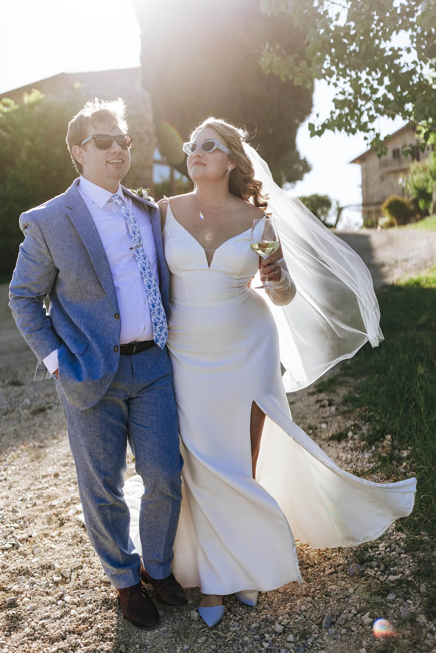 Romantic natural photo of bride and groom walking together at sunset with Agriturismo Belagaggio in the background, photo by Rellini art studio