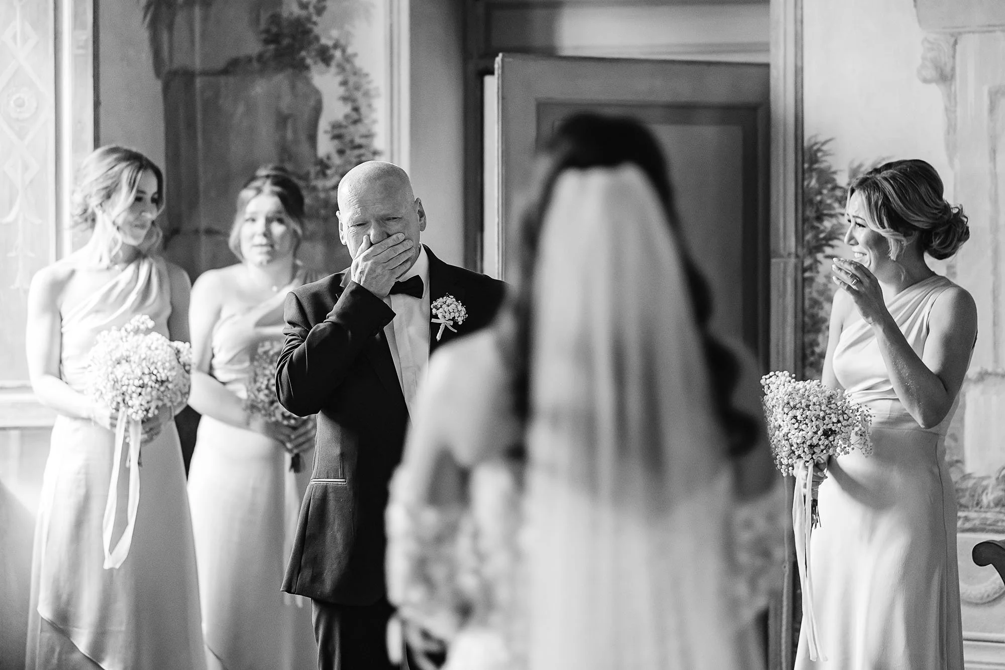 destination-wedding-tuscany-siena-villa-catignano-photographer. first look of father of the bride