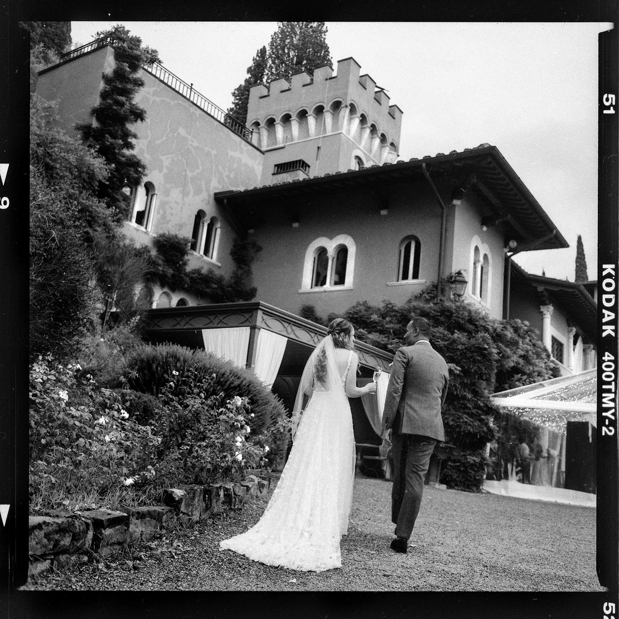 Analogue film wedding photographers in Italy. Photo by Rellini art studio wedding photographers in Italy