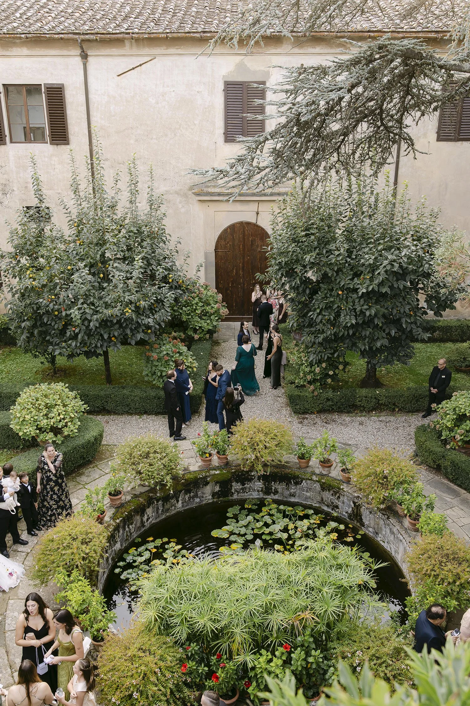 Guests waiting in the courtyard and enjoying the aperitivo ready to join the ceremony 