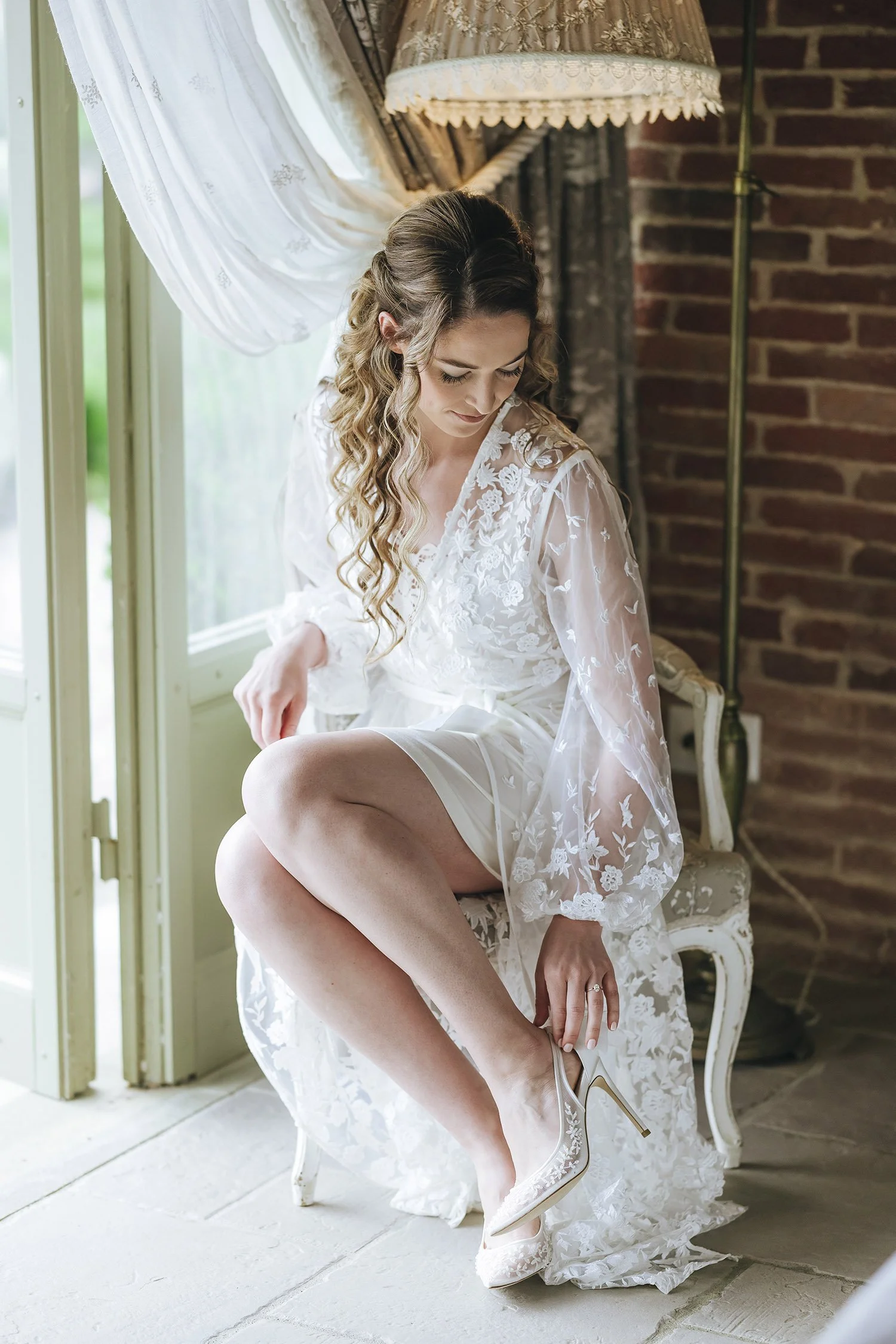 bride getting ready in a room on a destination wedding in Florence at Villa le Fontanelle