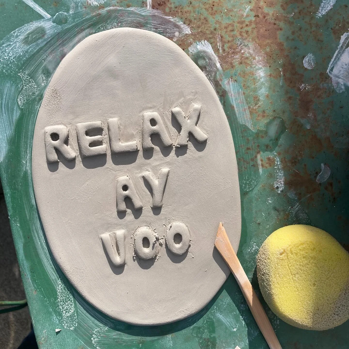 So far so good 🌿

Pas beaucoup ici ces derniers temps,
et pourtant bien l&agrave; 🔥

Octobre et novembre sont toujours des mois tr&egrave;s intenses &agrave; l&rsquo;atelier&hellip;

Au programme cette semaine :
	&bull;	🏺 Une centaine de pi&egrave