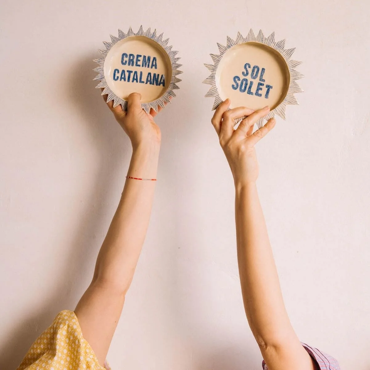 Choose your favorite 🙌🏻&hearts;️☺️

Retrouvez toute la collection CASA NOSTRA  une table catalane sign&eacute;e Brousse Ceramics &amp; @loismoreno.diary en exclusivit&eacute; au flagship @_bobochoses_ , &agrave; Barcelone et en pr&eacute;vente sur 